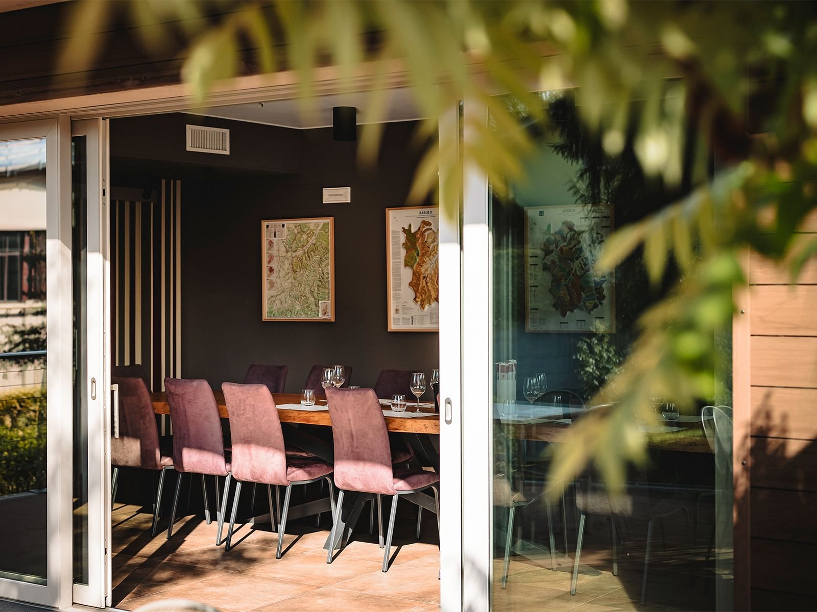 view : OM : Contacts - Slide